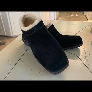 Ugg  style 5380 black mule. Size 7.5